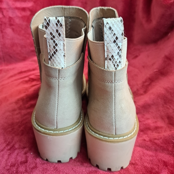 Nicole Miller Pocas Womens Size 10 Beige Tan Suede Ankle Booties - Picture 2 of 9